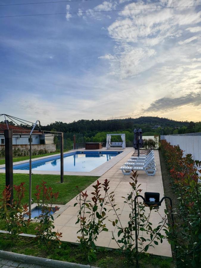 Villa Moura - Pool & Jacuzzi Póvoa de Lanhoso Exteriör bild